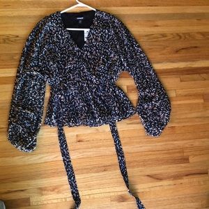 Perfect for family photos! Beautiful long sleeved Express Blouse, V neck, c